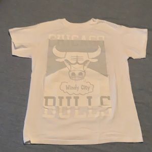 EUC  men’s Chicago Bulls tee